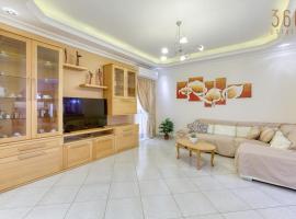 Charming 3BR Apt with Breathtaking Sea Views by 360 Estates, hotel em Birżebbuġa