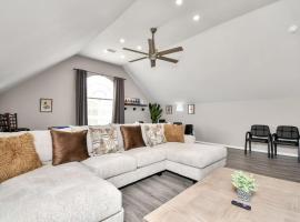 The Woodlands Escape with Heated Pool and GameRoom, hotel v destinaci Conroe