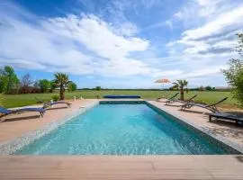 Vacation rental with pool and Jacuzzi, close to Arles - sleeps 10