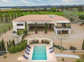 Vacation rental with pool and Jacuzzi, close to Arles - sleeps 10