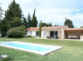 modern house with pool, near baux de provence and golfs in mouries 8 sleeps
