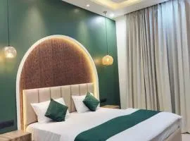 Cozy City Retreat, Luxurious 1BHK Omaxe Lucknow