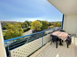 Bright flat in a residence with common pools, hotel a Veneto