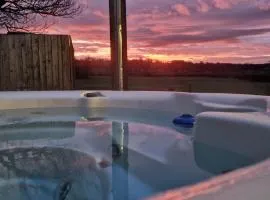 Bowland Breaks-A Luxury Barn Conversion with Optional Hot Tub, Log burner and countryside views