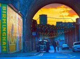 Hen and Stag Pad, Large Group Accom Digbeth Sleeps 24