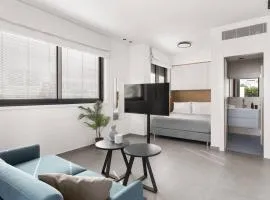 Luxury Studio Beach Flat 526