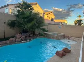 3 bedrooms house with private pool free parking