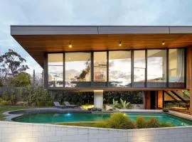 Lumiere - Gas Heated Pool & Stroll to Beach