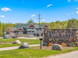 Unique, Personalized open living condo, Golf, SKi, near Shanty Creek, WIFI