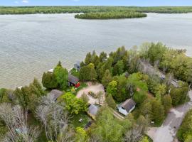 Sunset Shores - Chalet Cabin #3 by Simple Life Rentals, hotel di Baileys Harbor