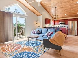 Upper Deck by Simple Life Rentals, holiday home in Sturgeon Bay