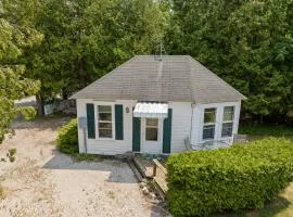 Tuckaway Cottage by Simple Life Rentals