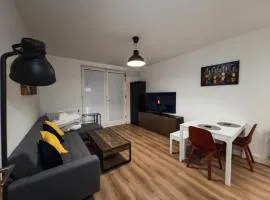 Imperial Stays- Parking, 4K TVs, Central, WIFI and more!