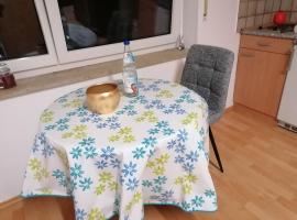 10 min nach Augsburg - Apartment mit Extra-Eingang, hotel v destinaci Neusäß