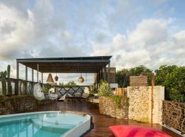 Fantastic 6BR Luxury Penthouse Villa 12ppl Rooftop Pool & Bathtub, caba&ntilde;a o casa de campo en Tulum