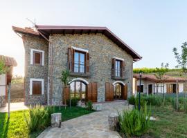 Appartamento con idromassaggio immerso nel verde, alojamiento con cocina en Perito