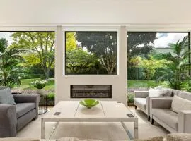61 Adamson Luxe 3BR Home with Spa Pool Sothebys Rentals, Arrowtown