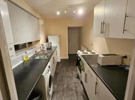 Darlington DL3 x 4BD x Sleeps 15 x Serviced Accomodation x Emergency Accomodation x Temporary Accomodation x DM for Weekly Monthly Deals x Free Parking X Wifi