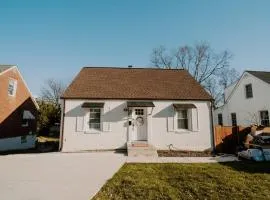 5BR & 4BA Lovely House with Beautiful Backyard in VA