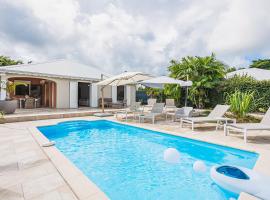 Somptueuse Villa Sugar Cane, hotel amb banyeres d'hidromassatge a Le Moule