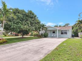 Coastal Retreat Near Downtown Stuart, hotel in Stuart
