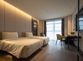 Atour Hotel Zigong Huashang International City Summit Park, hotel v destinaci Zigong