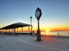 Cozy Apt, minutes from Boston!, huisdiervriendelijk hotel in Revere