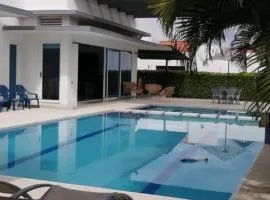 Espectacular Casa Campestre entre Giradot-Espinal