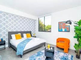 Luxury Studio Suite with King Bed Near Brickell & Marlins Park