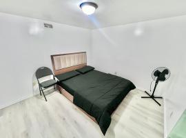 Private Room Near Airport D7, cottage ở Brampton