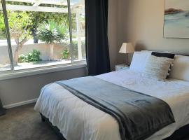 Tidal Pool Spa-Retreat - Central Kingscote, villa in Kingscote
