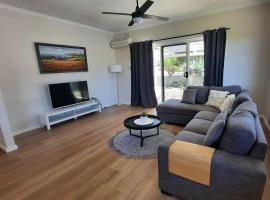 Tidal Pool Retreat - Central Kingscote - 50m to beach โรงแรมในคิงส์โคท