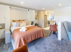 Elegant Studio Living Near City Centre