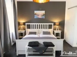 38 Weiße Villa am Schwanenteich EG links