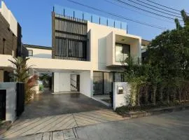 Laguna Park by Goodman Brokers