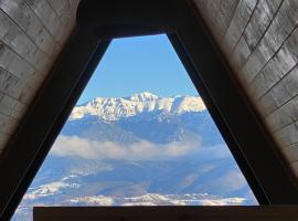 The Cave, hotel en Peştera