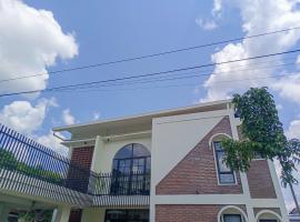 BRICK HOUSE - Unique & Central, hotel v destinaci Selaparang