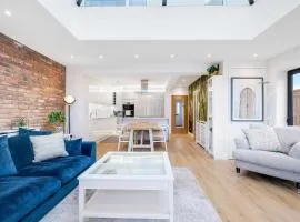 Bright 6 bedroom 3 bath house ideal for Pinewood Studios