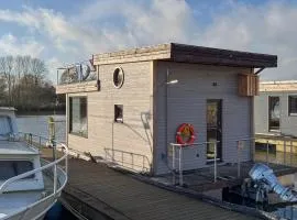 Dein Hausboot OFF für deine Auszeit in Hamburg