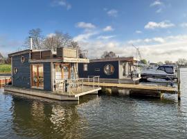 Hausboot IRENE mit Kamin - Winter an der Dove Elbe, boat in Hamburg