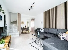 Renovated Townhouse - Rooftop, Garden & Stunning Views