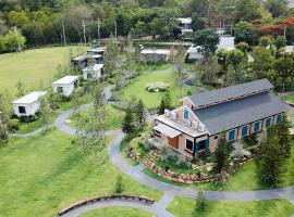 Bat Cave Glamping Khao Yai แกลมปิ้งในวังกะทะ