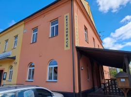 Hostinské pokoje nad restaurací Košetice se společnou koupelnou, WC a kuchyňkou, hotel v destinaci Pelhřimov