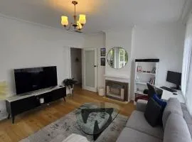 Elsternwick easy living - 2 bedroom sleeping 4