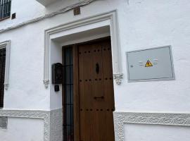 Acogedora casa en Aroche, Hotel in Aroche