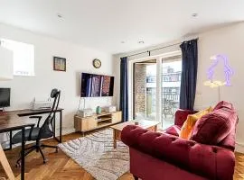 Chic Crystal Palace Flat with Balcony & Workspace