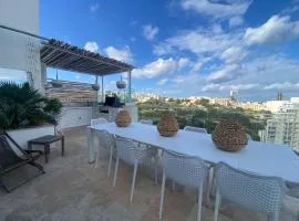 St Julians Luxurious Penthouse with POOL Enjoying Distant SEAVIEWS