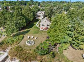 Limestone Edge by Simple Life Rentals, ξενοδοχείο σε Baileys Harbor