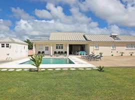 Ocean View Villa with pool, hotel in Christ Church