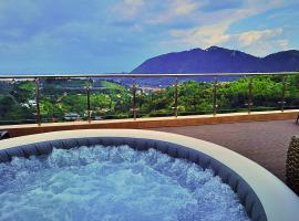 Coroni Apart 3 - Jacuzzi & Terasa Panoramica Brasov, Hotel in Braşov